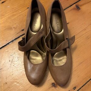 Kelly & Katie Tan Mary Jane Flats size 8.5